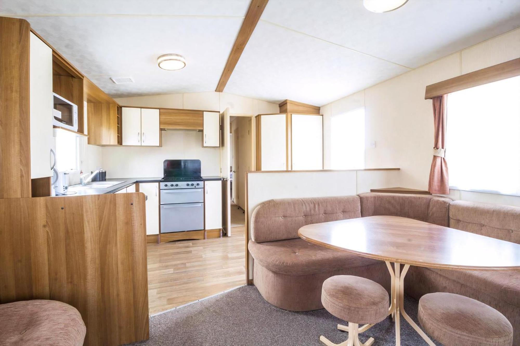 Campsite Great 8 Berth Caravan For Hire At Seawick In Essex Ref 27227sw *