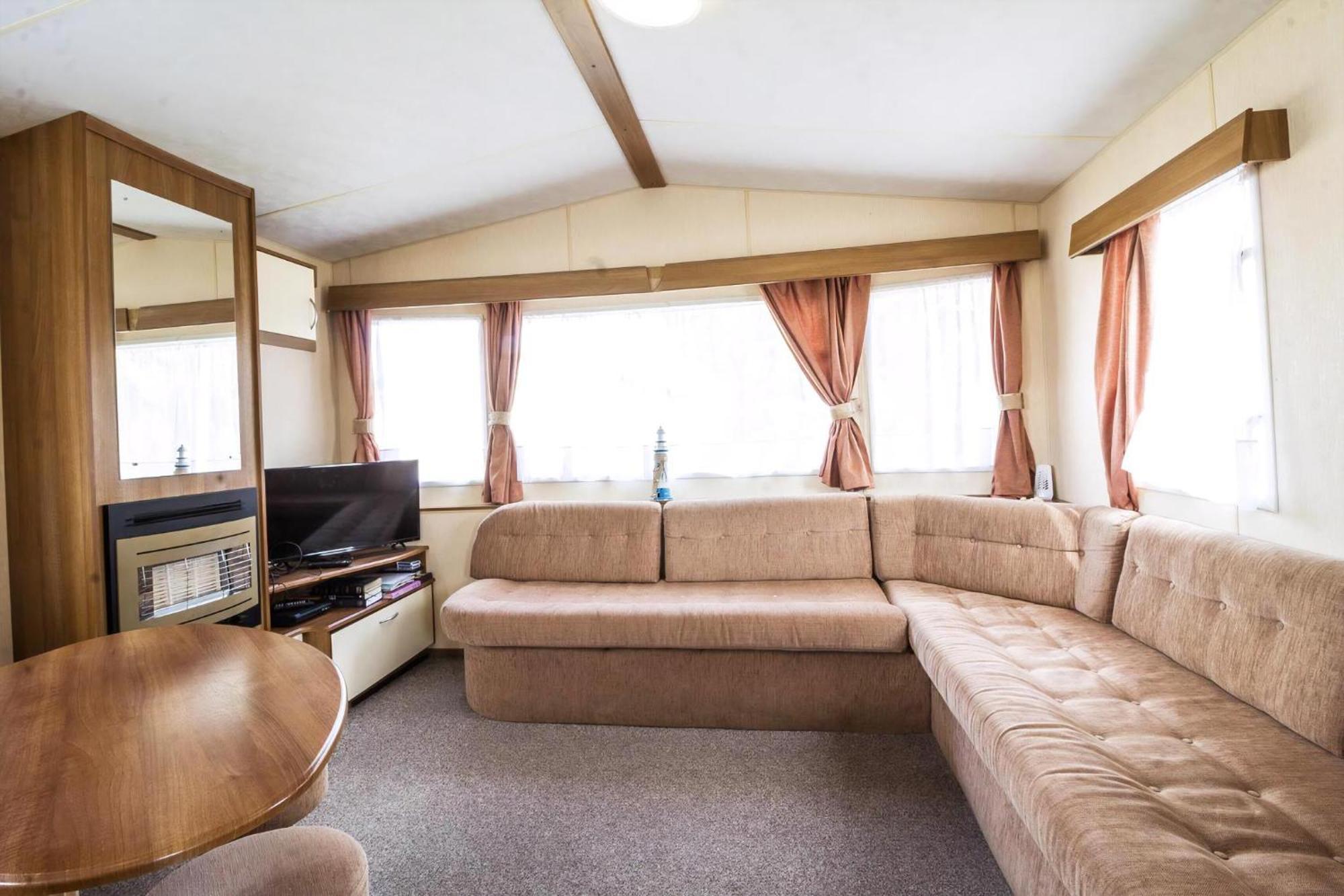 Great 8 Berth Caravan For Hire At Seawick In Essex Ref 27227sw * Clacton-on-Sea