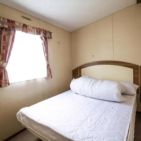 Great 8 Berth Caravan For Hire At Seawick Holiday Park In Essex Ref 27227Sw Clacton-on-Sea Exterior foto