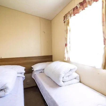 Great 8 Berth Caravan For Hire At Seawick Holiday Park In Essex Ref 27227Sw Clacton-on-Sea Exterior foto