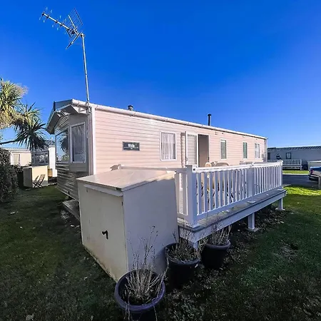 Great 8 Berth Caravan For Hire At Seawick Holiday Park In Essex Ref 27227Sw Clacton-on-Sea Exterior foto