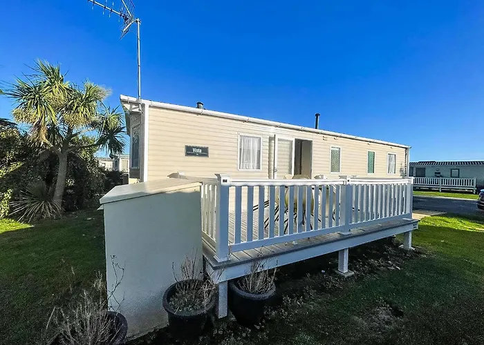 Great 8 Berth Caravan For Hire At Seawick Holiday Park In Essex Ref 27227Sw