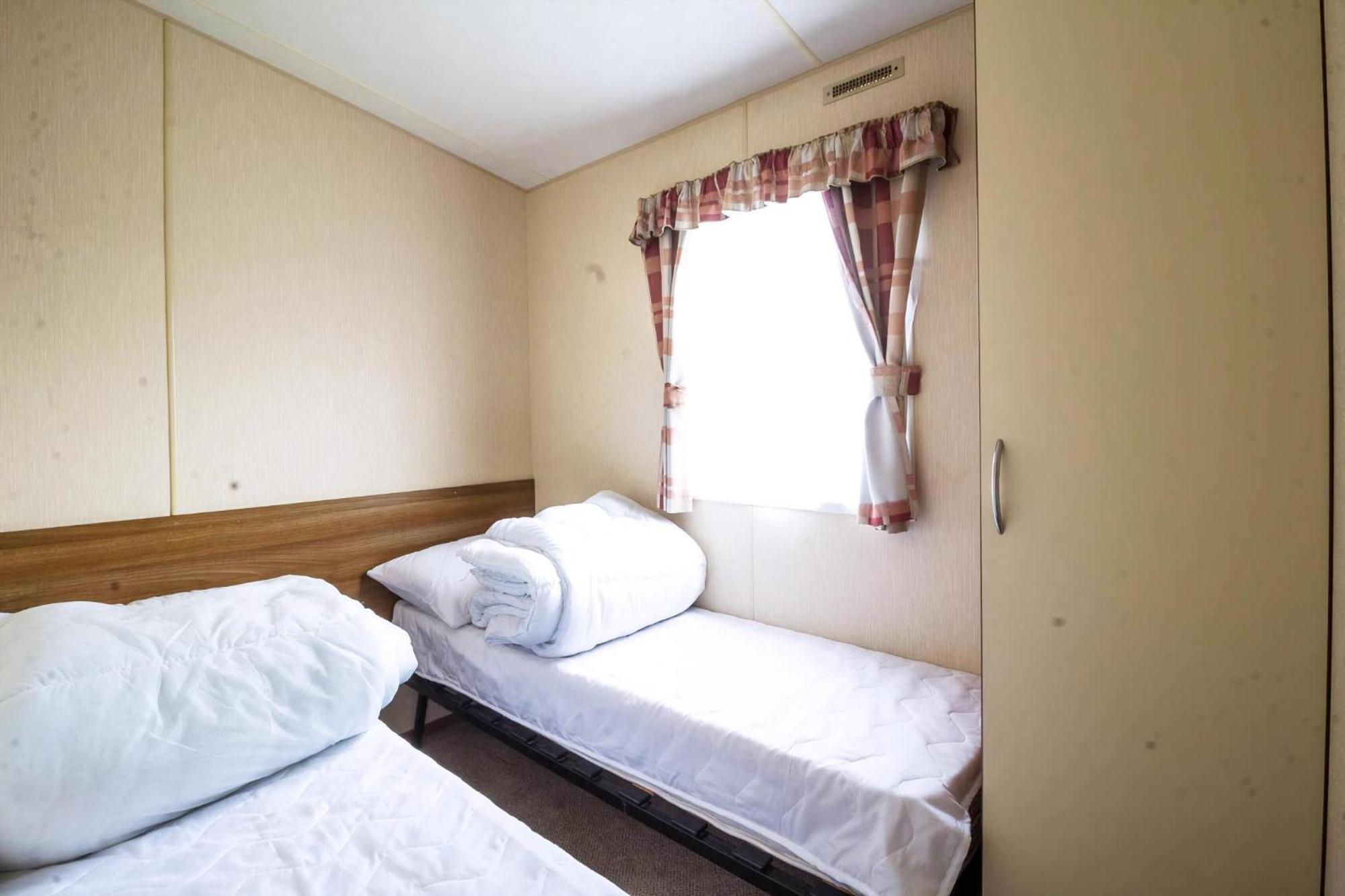 Great 8 Berth Caravan For Hire At Seawick In Essex Ref 27227sw Campingplatz