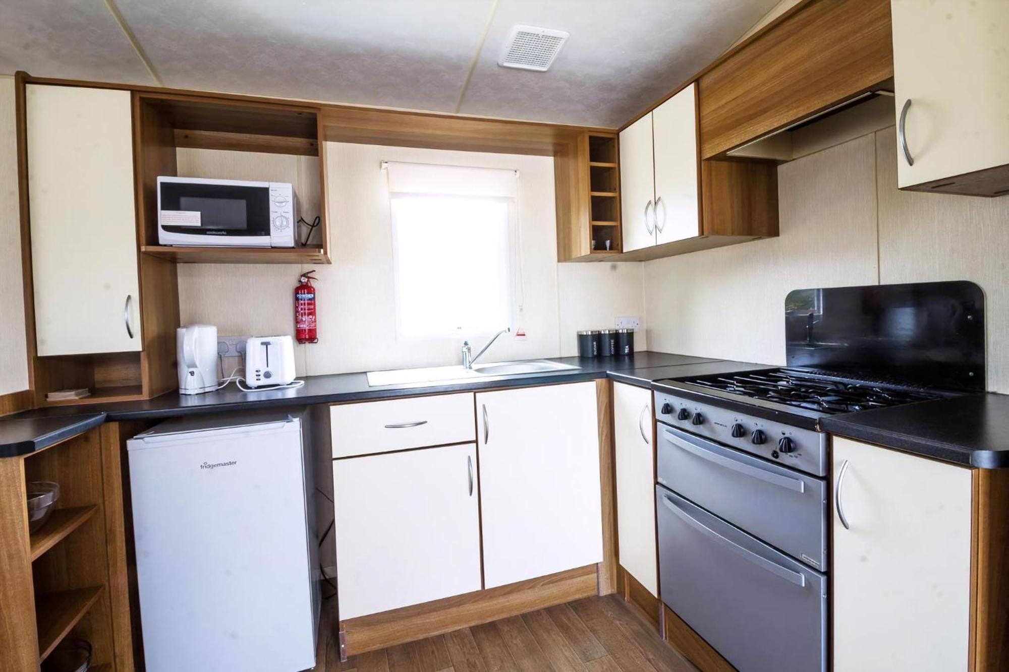 Campingplatz Great 8 Berth Caravan For Hire At Seawick In Essex Ref 27227sw Clacton-on-Sea