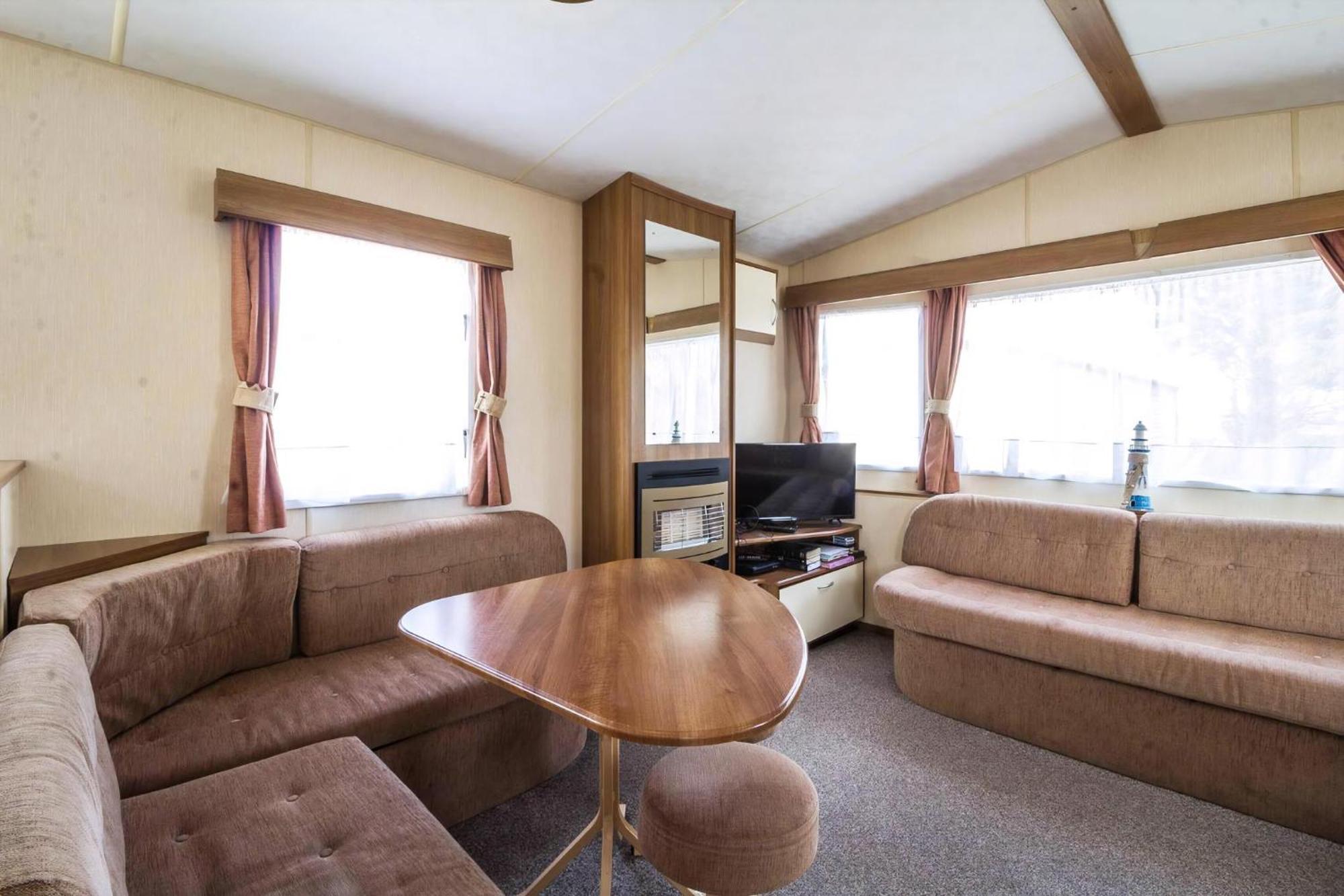 Great 8 Berth Caravan For Hire At Seawick In Essex Ref 27227sw Clacton-on-Sea