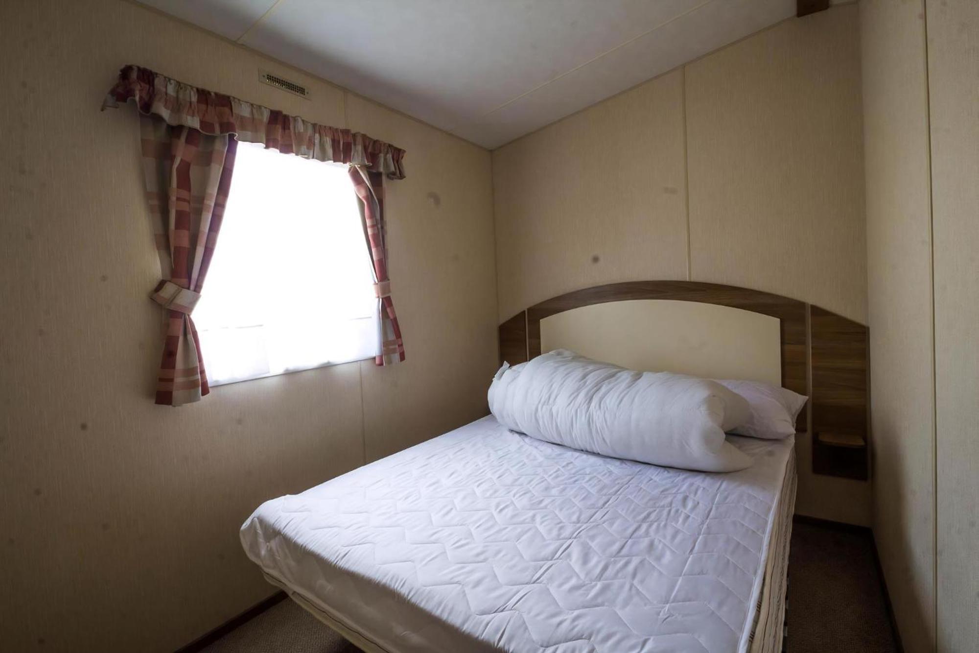 Great 8 Berth Caravan For Hire At Seawick In Essex Ref 27227sw Campingplatz