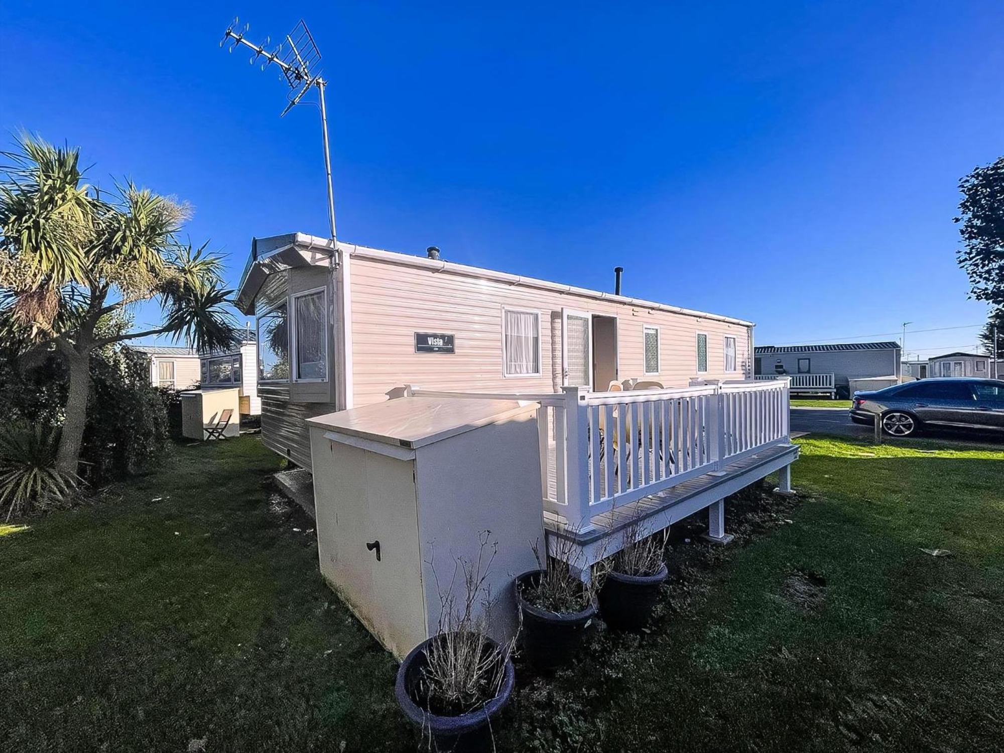 Campingplatz Great 8 Berth Caravan For Hire At Seawick In Essex Ref 27227sw
